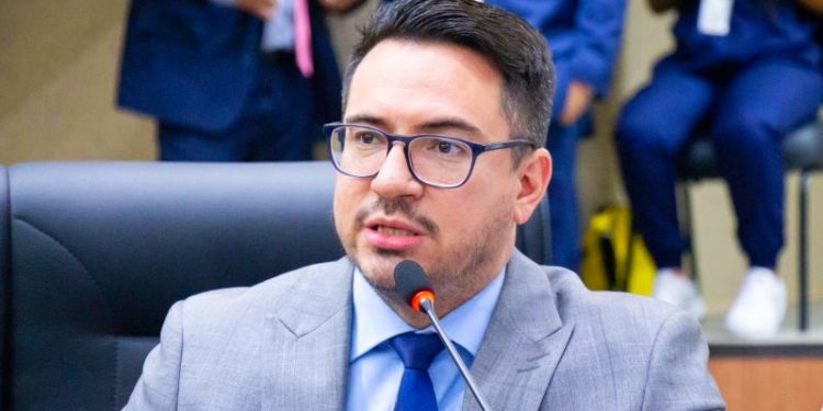 Os vereadores da Comissão de Constituição, Justiça e Redação da Câmara Municipal rejeitaram a proposta que condicionava o pagamento do salário deles à presença em 95% das sessões plenárias. Alguma dúvida?