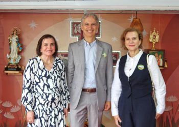 Presidente do TCE-AM participa da inauguração do primeiro barco-hospital do Amazonas