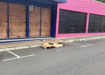 Morador em situação de rua é morto com pauladas na cabeça no Centro de Manaus