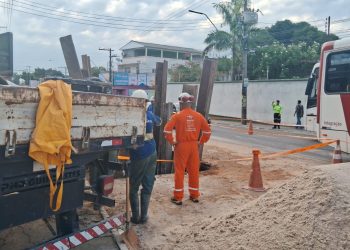 Bairros ficam sem água após tubulação romper na zona Sul de Manaus
