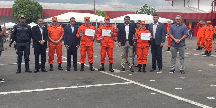 Governo do Amazonas forma 200 novos soldados do Corpo de Bombeiros e reforça segurança no estado