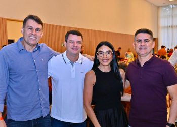 Prefeito David Almeida confirma continuidade de dois secretários no próximo mandato