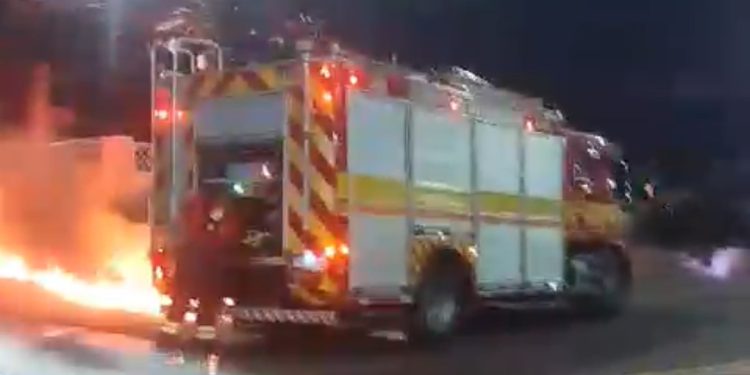 Vídeo: Incêndio destrói ônibus no bairro Japiim