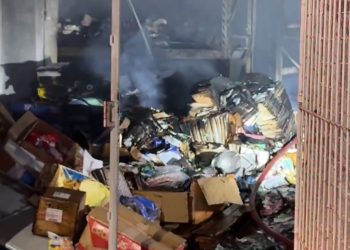 Incêndio de grandes proporções destrói loja de embalagens na Constantino Nery