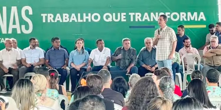 Governador Wilson Lima entrega 70 toneladas alimentos do PAA para instituições sociais