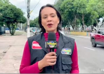 Ao desviar de motorista embriagado, carro bate ciclista e cai em ribanceira