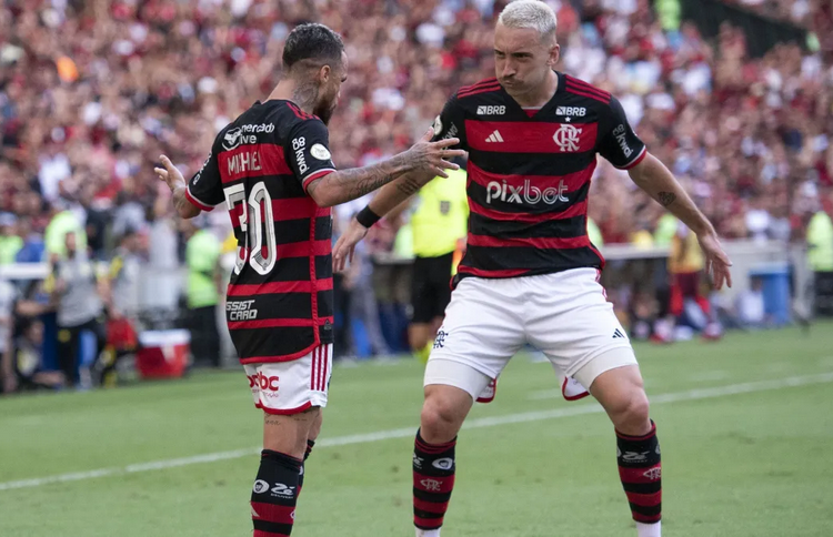 Flamengo leva susto, mas vence e tira Internacional da briga do título