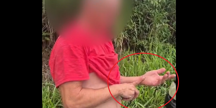 Embriagado, motorista tenta ligar para PM em celular 'imaginário' após batida; veja vídeo