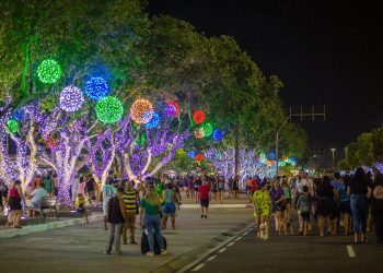 Árvore de Natal da Ponta Negra é entregue nesta segunda-feira (2)