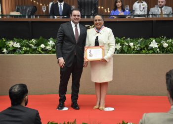 Aleam entrega Medalha da Ordem do Mérito Legislativo à procuradora-geral de Justiça do Amazonas