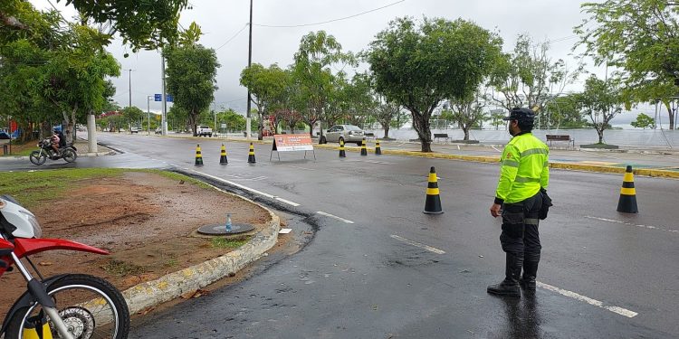 Operações de trânsito são intensificadas para o Réveillon 2025 em Manaus