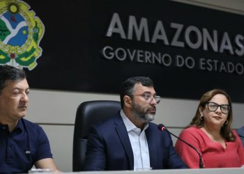Wilson Lima anuncia abono do Fundeb para mais de 32 mil servidores da Educação