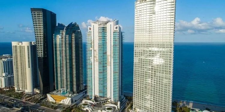 Prédios de luxo estão afundando na costa de Miami e deixam cidade em alerta