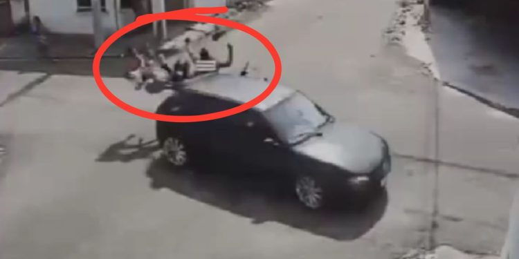 Câmera registra motorista bêbado atropelando mototaxista com 3 passageiros em Manacapuru