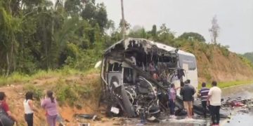 IML confirma que 4 pessoas morreram e 18 ficaram feridas no acidente da AM-010