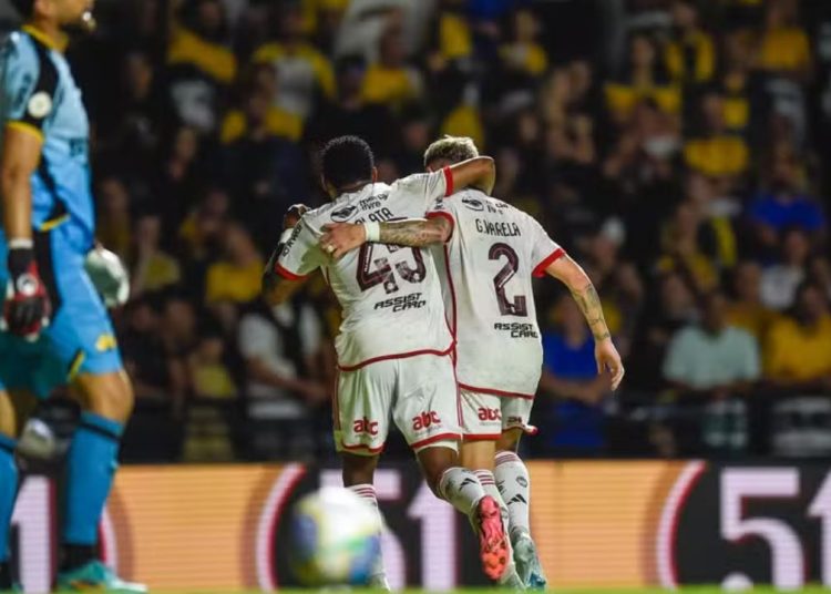 Flamengo vence Criciúma fora de casa e ajuda rival na luta contra o rebaixamento