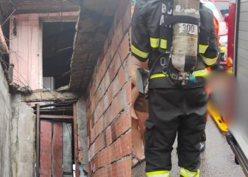 Laje desaba e deixa mulher e criança feridas na Compensa