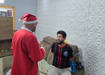 Investigador usa roupa de Papai Noel para prender foragido em Manaus