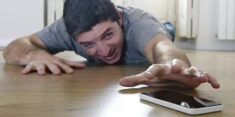 Celular vicia tanto quanto cocaína