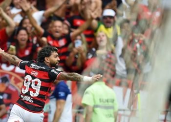 Gabigol marca em ‘adeus’ e Flamengo empata com Vitória na última rodada do Brasileiro