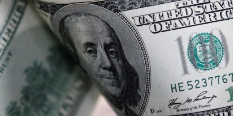 Dólar volta a subir e bate novo recorde em 30 anos de real