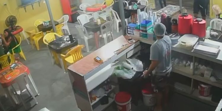 Clientes de café regional vivem momentos de terror durante assalto no Alvorada