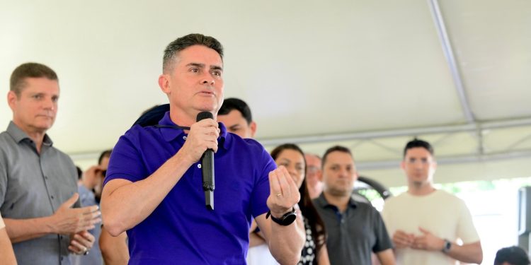 Prefeito David Almeida entrega 20 novos ônibus e reforça compromisso histórico com o transporte público