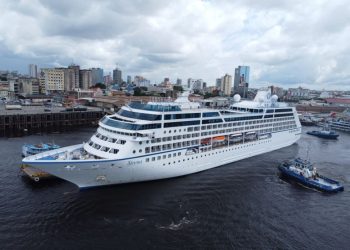 Primeiro navio do ano chega ao Amazonas trazendo 1,2 mil turistas