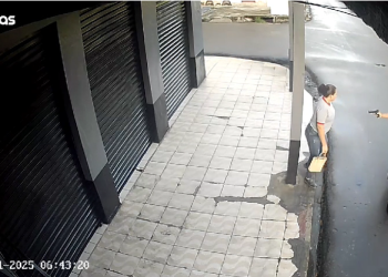 Vídeo: ‘tira o celular porra, tá surd@?’; diz assaltante para mulher no Coroado