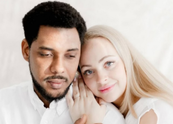 Marido paga R$ 1.200 por mês à esposa por “ela ser mãe e menstruar”