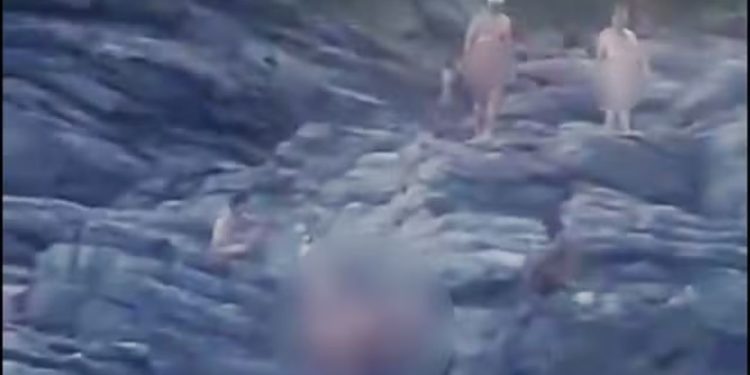 Vídeo: 15 homens são flagrados fazendo sex* em praia no Rio de Janeiro