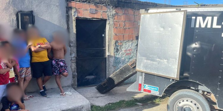 Dupla invade casa e mata motorista de App com 10 tiros no bairro Cidade de Deus