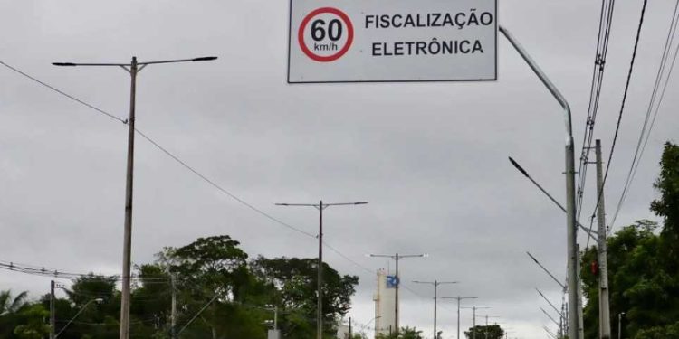 As avenidas das Torres e Grande Circular receberão radares eletrônicos em 2025. Renato Junior, prefeito em exercício, defendeu o uso, argumentando que o equipamento tem como principal objetivo preservar vidas no trânsito