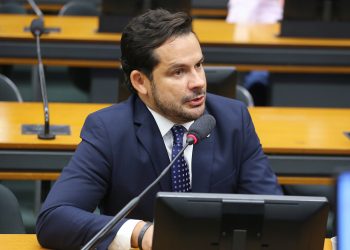 De olho na cadeira de senador, em 2026, o Capitão Alberto Neto foi o único deputado doAmazonas a assinar pedido de impeachment contra Lula. No Senado, nenhum dos três.