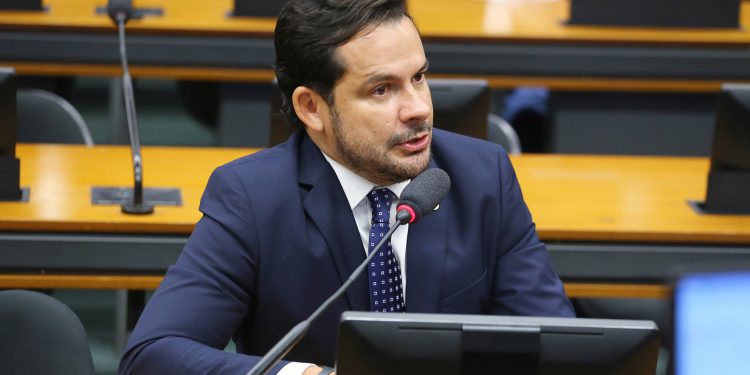 De olho na cadeira de senador, em 2026, o Capitão Alberto Neto foi o único deputado doAmazonas a assinar pedido de impeachment contra Lula. No Senado, nenhum dos três.