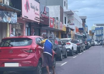 Não bastasse mandarem nos estacionamentos do Centro, os flanelinhas agem, agora, na Ponta Negra