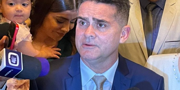 Vereadores da 19° Legislatura tomam posse para o mandato 2025-2028 no Teatro Amazonas