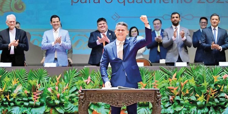 David Almeida toma posse em grande estilo