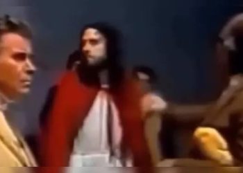 O dia em que Inri Cristo deixou a cruz de lado e saiu no tapa com o pastor ‘Pêia’ de chicote no vendilhão