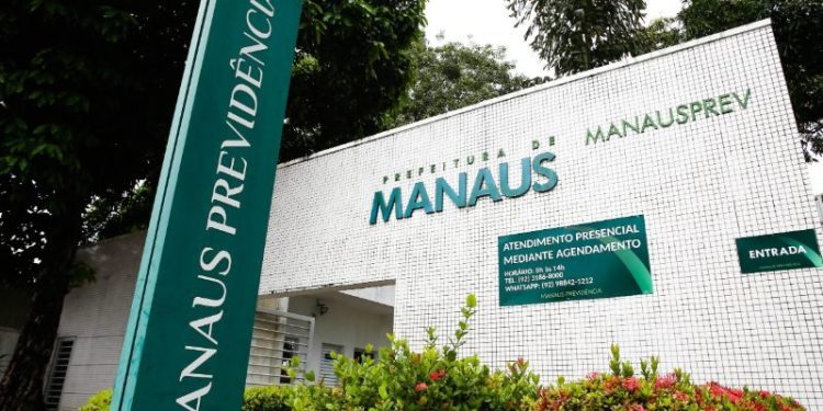 Justiça manda prefeitura de Manaus pagar aposentados e pensionistas