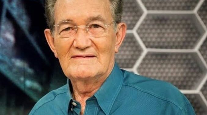 Morre o jornalista esportivo Léo Batista, aos 92 anos