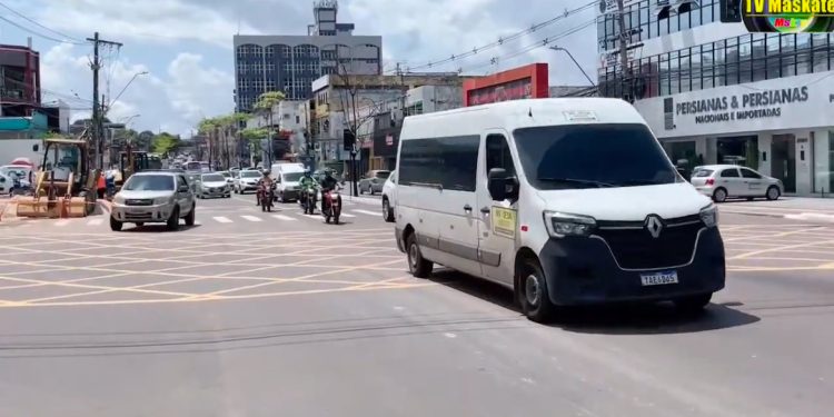 Obras viárias avançam com asfaltamento na Avenida Djalma Batista
