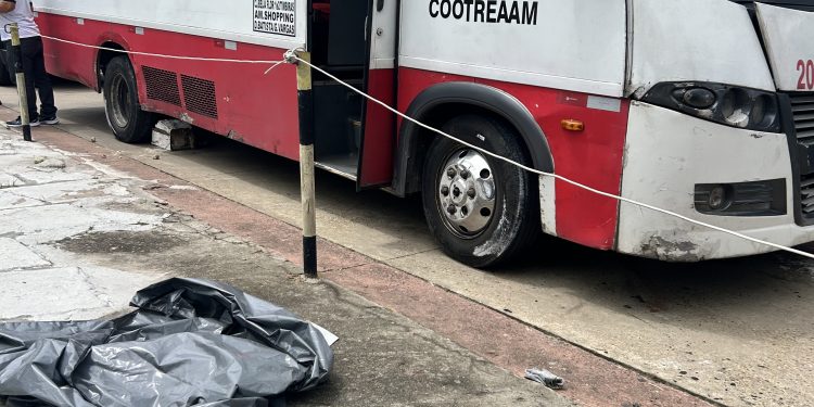 Urgente: Pedestre m0rr3 atropelado por micro-ônibus na Djalma Batista