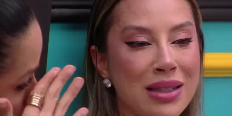 Eva e Renata choram na madrugada após repercussão do almoço do Big Fone