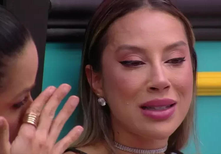 Eva e Renata choram na madrugada após repercussão do almoço do Big Fone