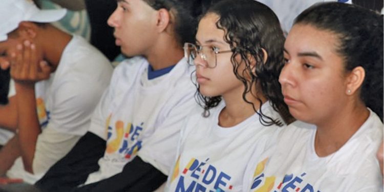 Mais de 94 mil alunos do Amazonas ficam sem o Pé-de-Meia