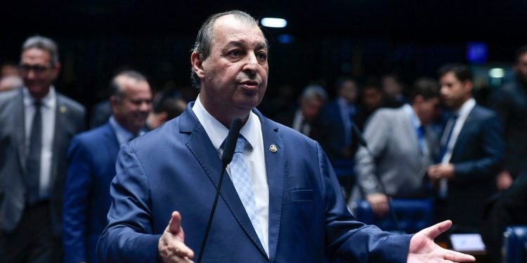 Encheu o copo! Omar faz duras críticas a Lula por conta de ‘ministros militantes’