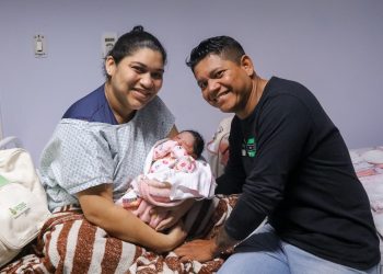 Primeiro bebê a nascer na rede pública do AM em 2025 é uma menina