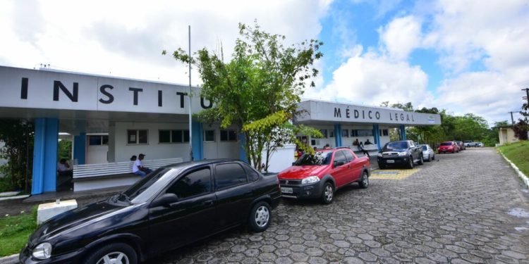 IML busca por familiares de quatro pessoas falecidas em Manaus