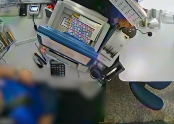 Vídeo flagra funcionária de lotérica furtando bilhete premiado em R$ 34 mil da Mega-Sena